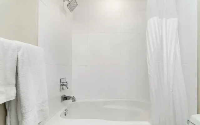 Opulent Oasis Exquisite 2Bedroom Retreat