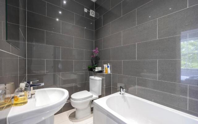 Premium Apartments over looking Canary Wharf Towers