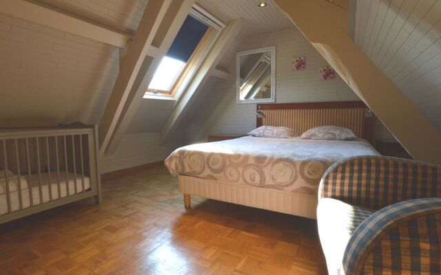 Spacious Holiday Home near Forest in Peer