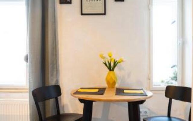 Shabby Chic Apartment  Freshly Furnished  Self Check-In