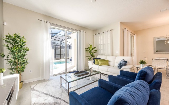 Spacious house near Disney with private pool