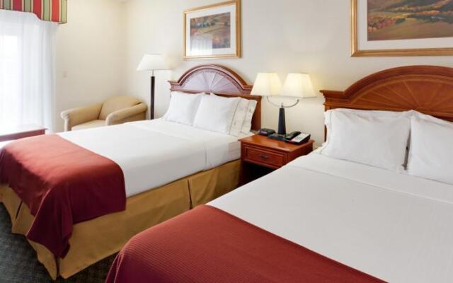 Holiday Inn Express Lancaster-Rockvale Outlets