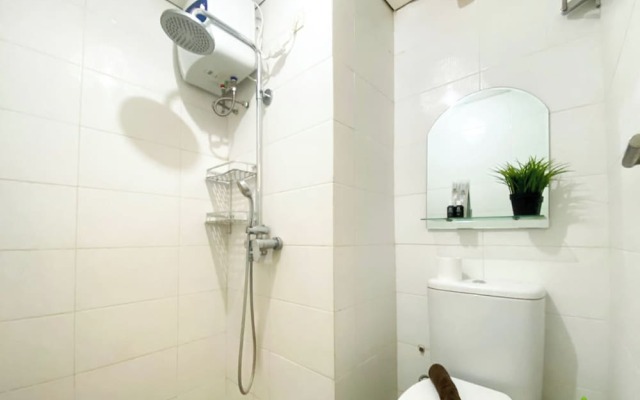 Good And Homey Studio At Candiland Apartment
