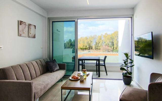 Phaedrus Living: Seaside Executive Flat Harbour 205