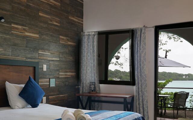 Xulha Hotel Bacalar Lakefront