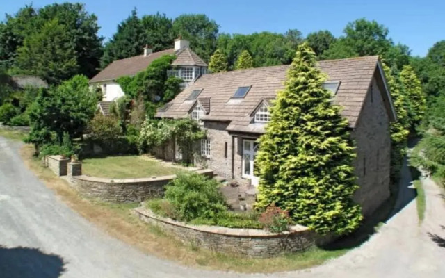 Beautiful 6-bed Home in Brecon