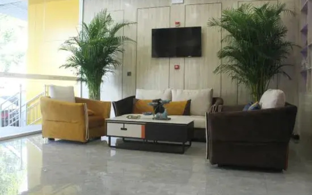 Yijia 365 Chain Hotel (Zhengding Meishan Mall Ancient City Branch)