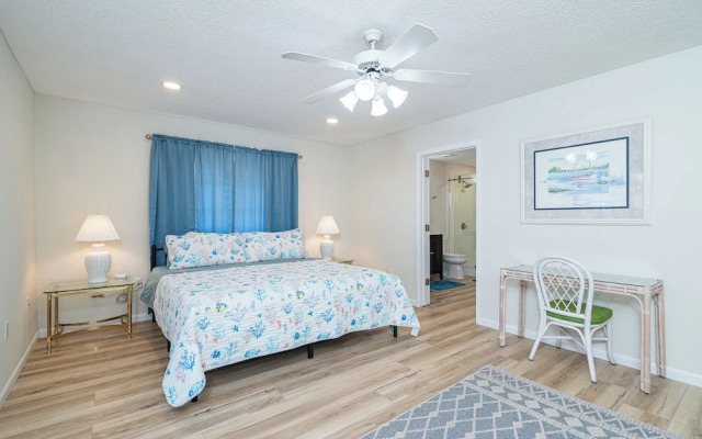 Renovated Home Near Beach and Shopping