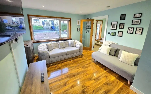 Quirky 2-Bed with Free Parking