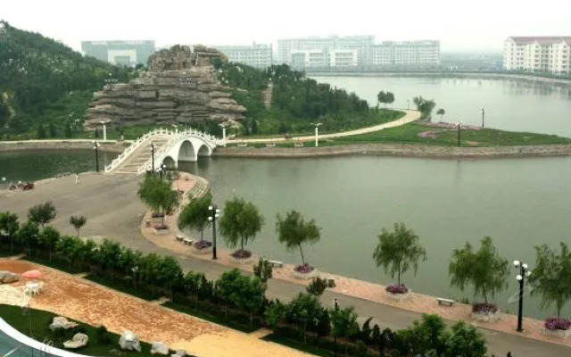 Junhui Jianguo Hotel