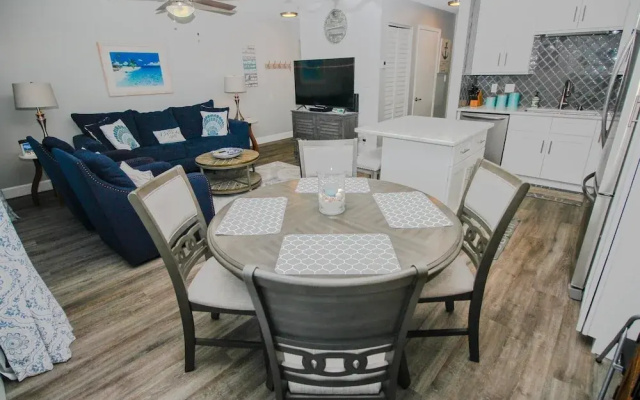 Colony Beach Club 233