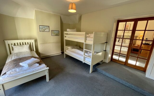 Hadlow Manor Hotel