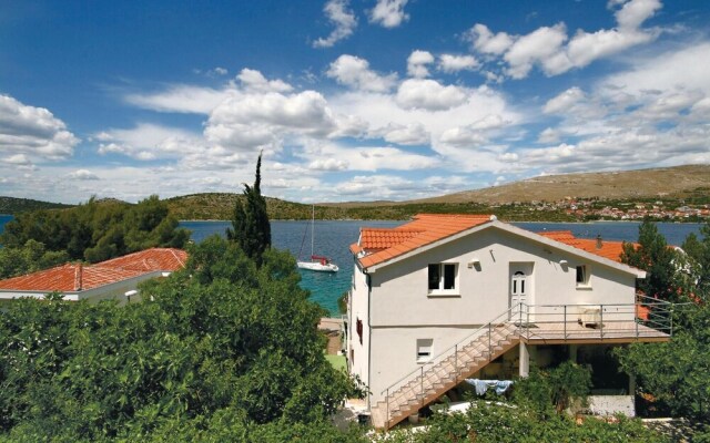 Stunning Home in Sparadici With Wifi and 2 Bedrooms