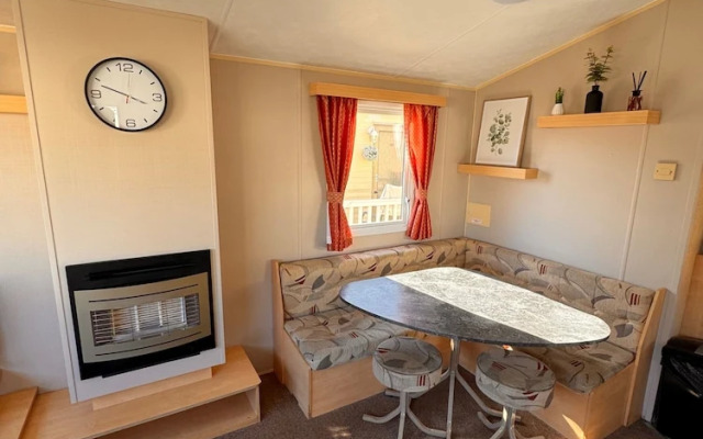 3 Bedroom, Side Gated Decking, Wifi, Pets Welcome