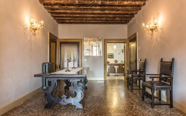 Palazzina Canal - Experience and Enjoy 5 Elegant Bedrooms