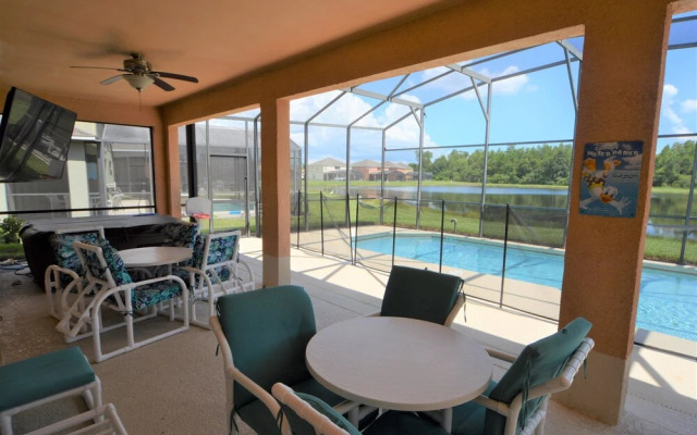 87631 Games Room+2-masters+hottub+water View!