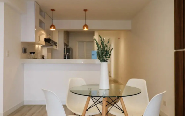 w Sophisticated 2BR With Balcony in Miraflores
