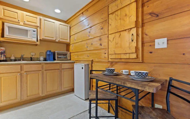 Suite at Dollywood Lane