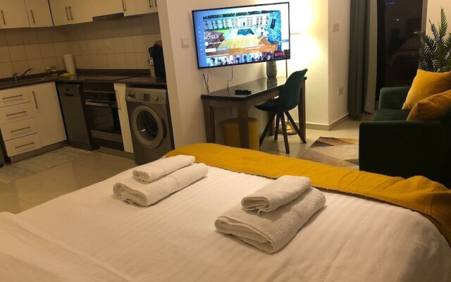 Cosy Little Studio With Marina &partial Beach View