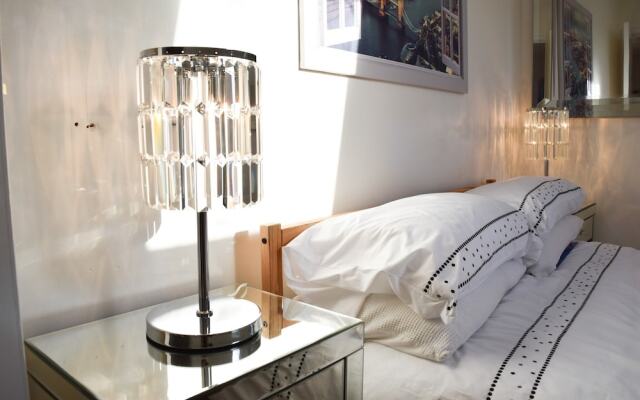 Spacious 1 Bedroom Apartment With Outdoor Terrace