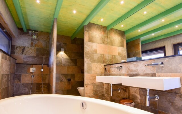 NEW 3BD Luxury Villa on the Geneva Lake
