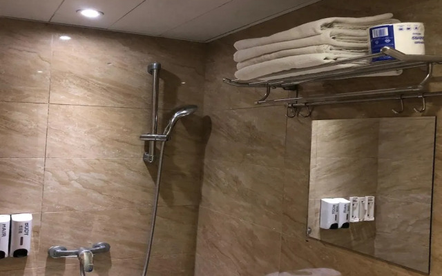 Rich Hotel