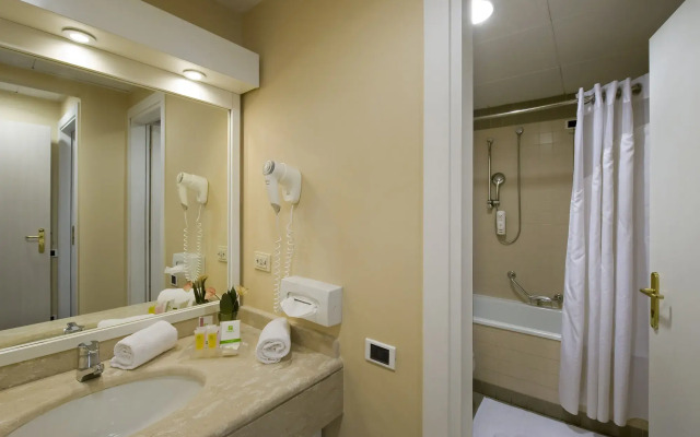 Holiday Inn Naples by IHG