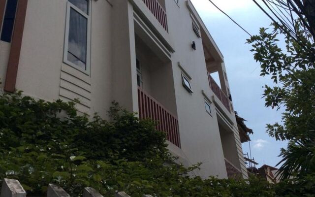 Center Homestay