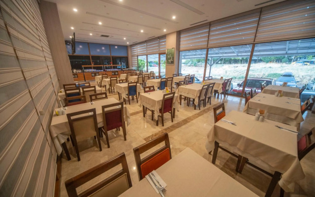Grand Itimat Hotel