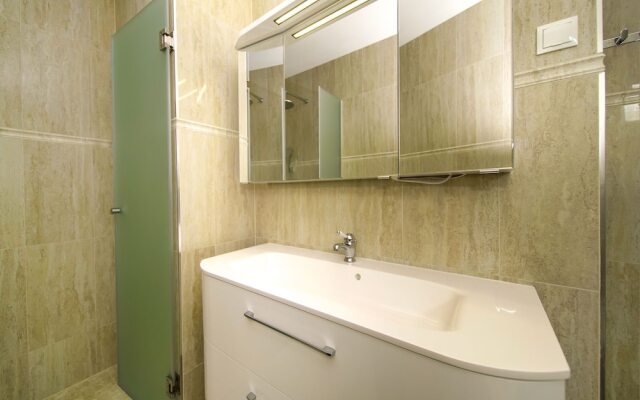 Luxurious Villa with Private Swimming Pool, Hot Tub, Sauna, Lovely Taverne
