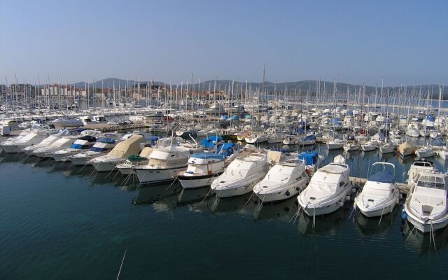 Spacious Apartment in Drage With Parking