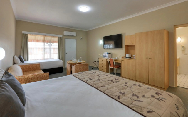 Country Gardens Motor Inn – Guest Rooms – Cowra