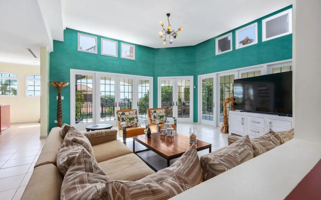 Ocean View 5BR Villa Steps to Beach Privatepool