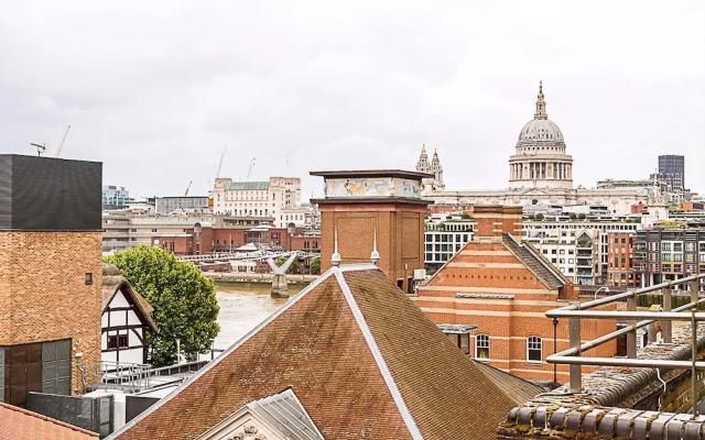 Luxury Penthouse Overlooking the Thames