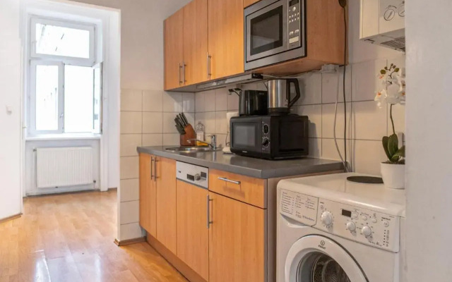 Fulfilling 2BR Apt. Very Central and Good Located