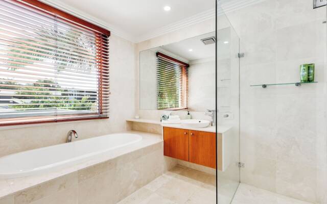 Lux Tropical Haven Mooloolaba Moonda5