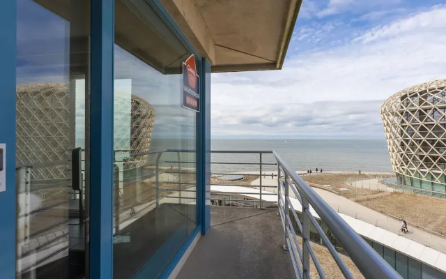 Apartment With Frontal Sea-views