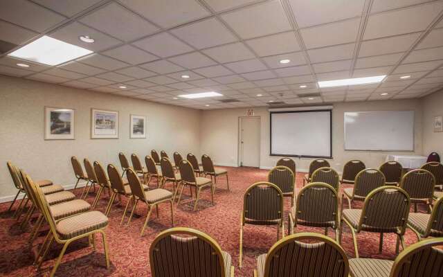 Quality Inn and Suites St Charles - West Chicago