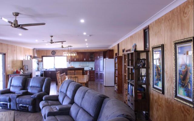 Tweeters Country Getaway