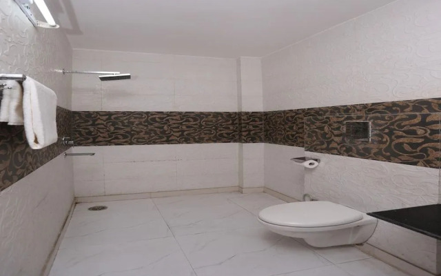 OYO 10008 Hotel Golden Tree