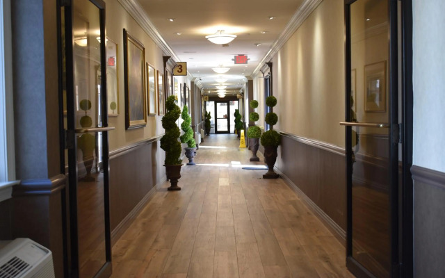 East Norwich Inn