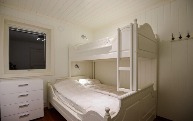 Awesome Apartment in Fister With 4 Bedrooms and Wifi