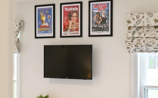 Harbor View + Playhouse - Close to Harbor, York River