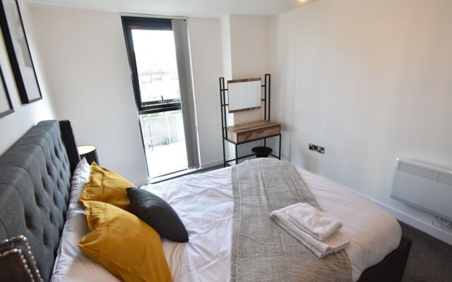 Contemporary Apartment in Sheffield near River