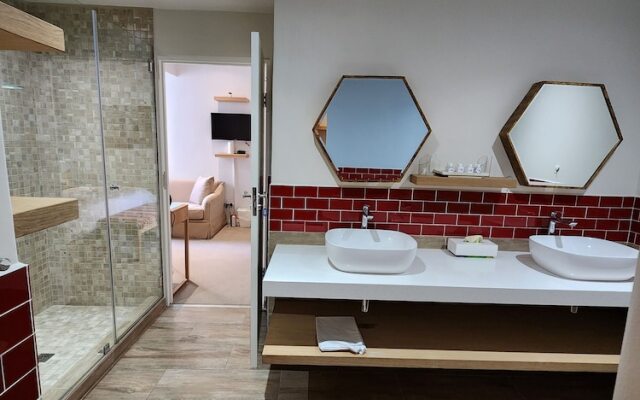 Boulders Blue Bed and Breakfast