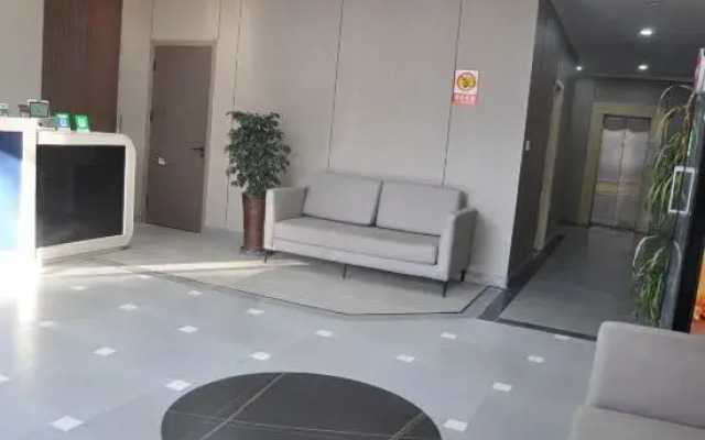 Aike 100 Theme Hotel (Qingdao Chongqing North Road Liuting Subway Station)