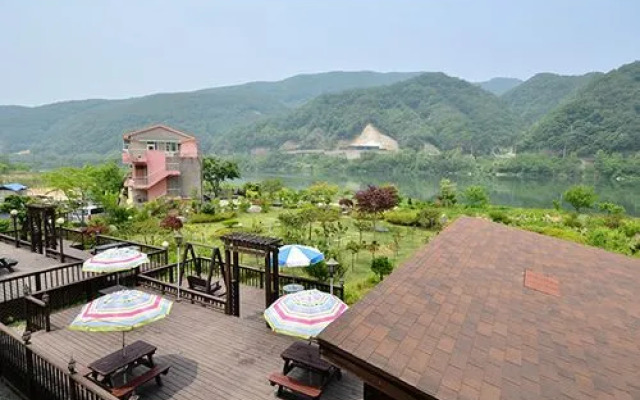 Namisum Lake Pension