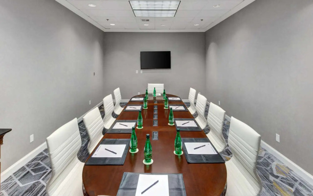 DoubleTree by Hilton Hotel Wichita Airport