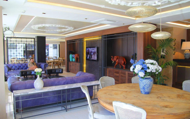 K Suites Hotel