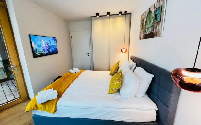 Beautiful one bedroom w balcony&parking